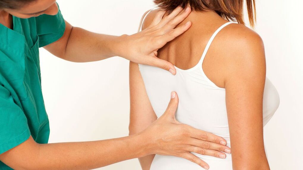 examination by a doctor to detect thoracic osteochondrosis